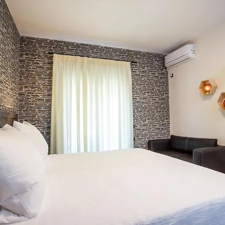 Oleana Di Castello *